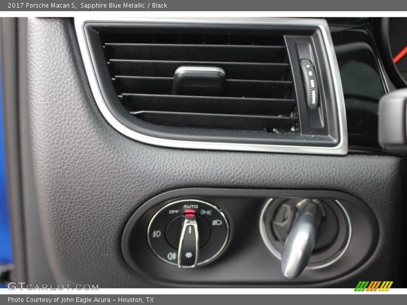 Controls of 2017 Macan S