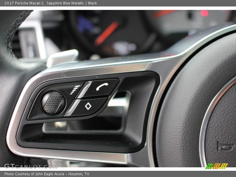Controls of 2017 Macan S