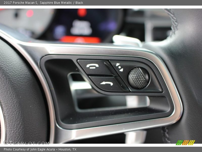 Controls of 2017 Macan S