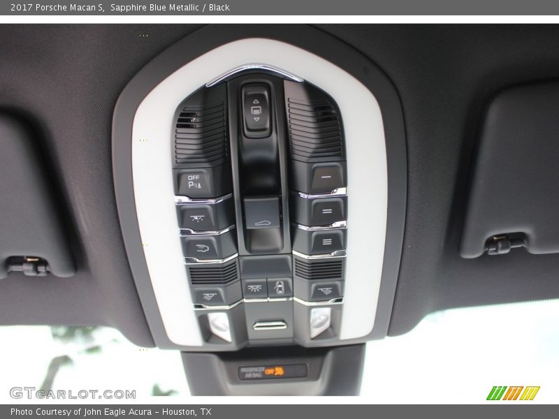 Controls of 2017 Macan S