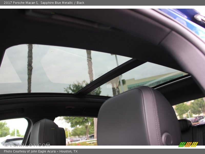 Sapphire Blue Metallic / Black 2017 Porsche Macan S