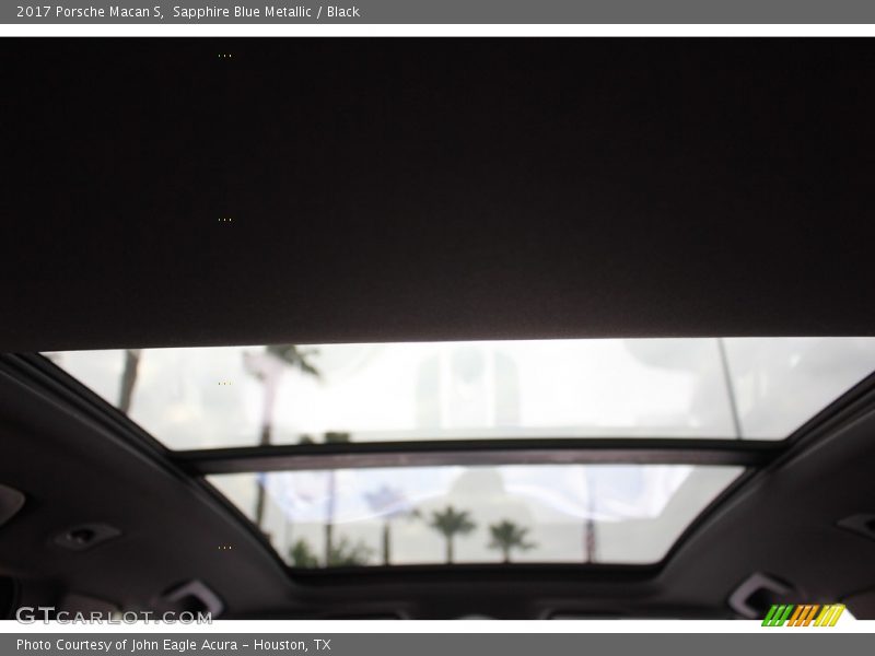 Sapphire Blue Metallic / Black 2017 Porsche Macan S