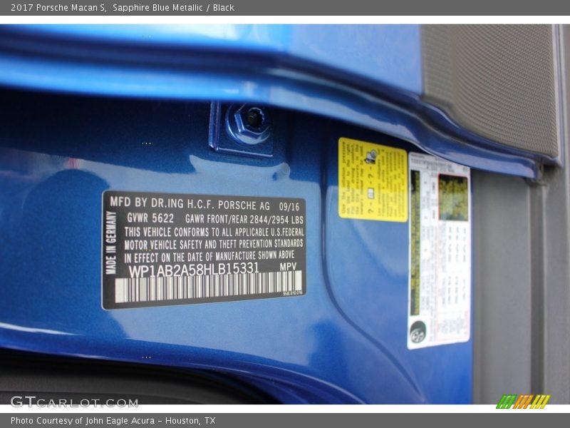 Sapphire Blue Metallic / Black 2017 Porsche Macan S