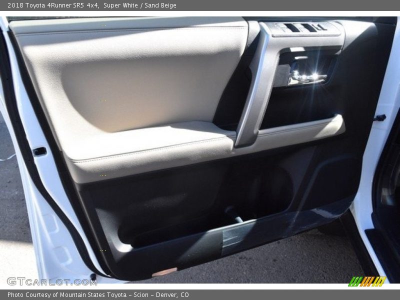Super White / Sand Beige 2018 Toyota 4Runner SR5 4x4