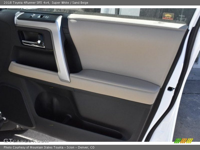Super White / Sand Beige 2018 Toyota 4Runner SR5 4x4