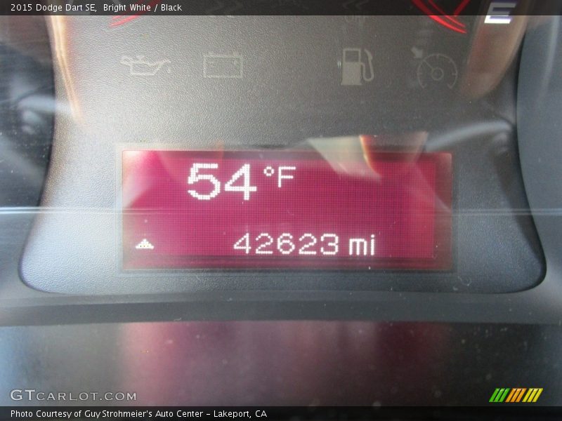 Bright White / Black 2015 Dodge Dart SE