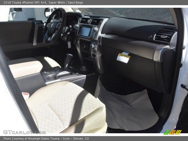 Super White / Sand Beige 2018 Toyota 4Runner SR5 4x4