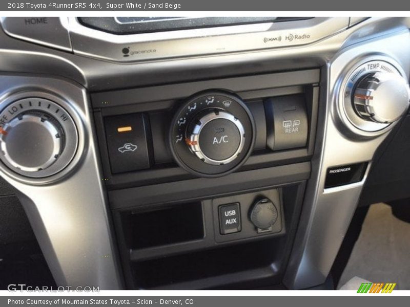 Super White / Sand Beige 2018 Toyota 4Runner SR5 4x4