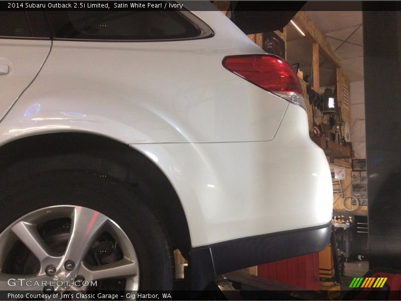 Satin White Pearl / Ivory 2014 Subaru Outback 2.5i Limited