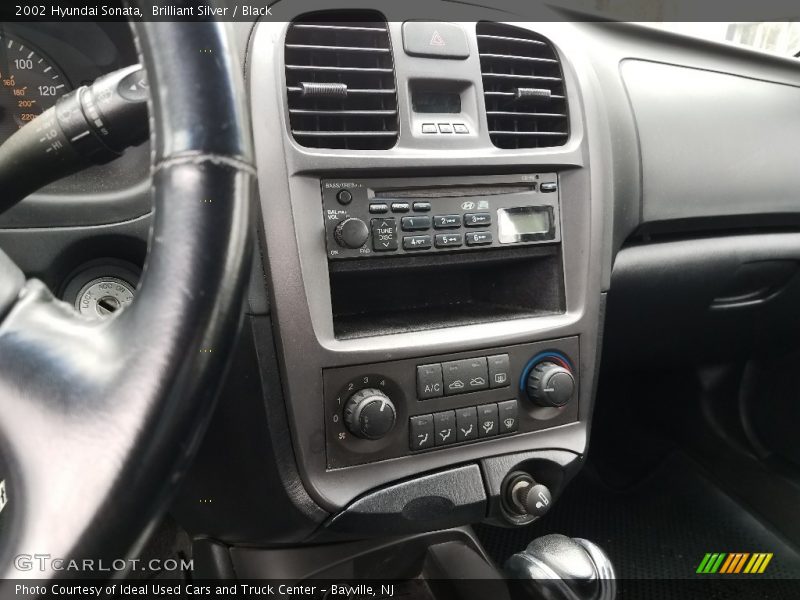 Brilliant Silver / Black 2002 Hyundai Sonata