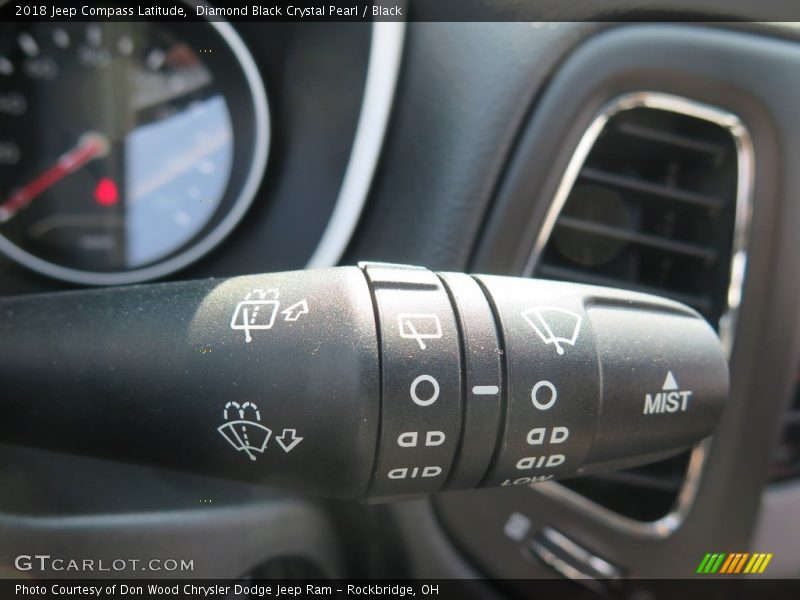 Diamond Black Crystal Pearl / Black 2018 Jeep Compass Latitude