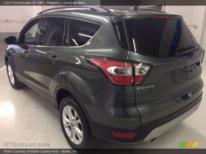 Magnetic / Charcoal Black 2017 Ford Escape SE 4WD