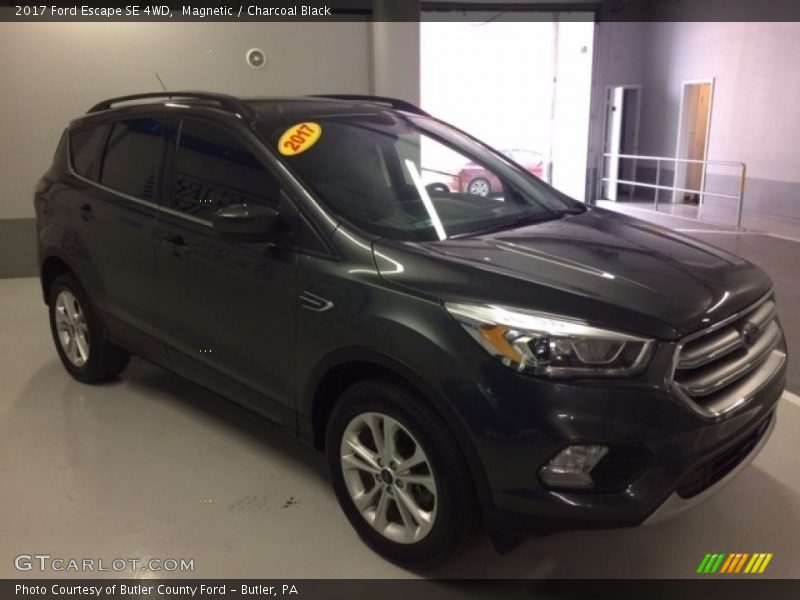 Magnetic / Charcoal Black 2017 Ford Escape SE 4WD