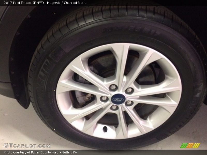 Magnetic / Charcoal Black 2017 Ford Escape SE 4WD