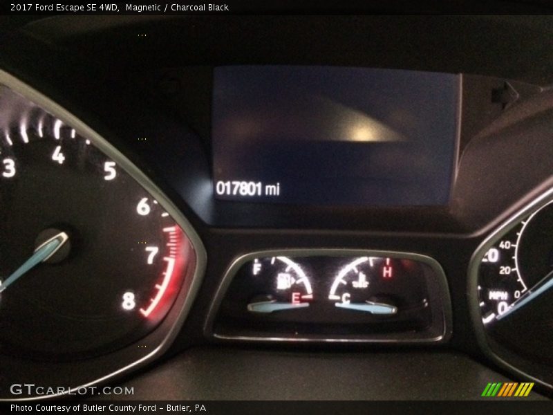 Magnetic / Charcoal Black 2017 Ford Escape SE 4WD