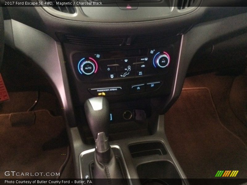 Magnetic / Charcoal Black 2017 Ford Escape SE 4WD