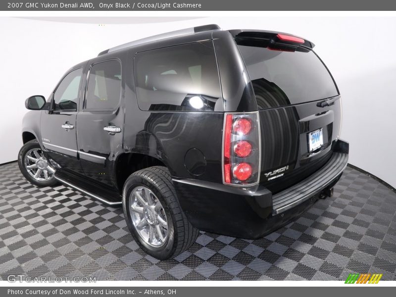 Onyx Black / Cocoa/Light Cashmere 2007 GMC Yukon Denali AWD