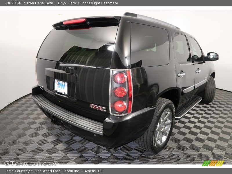 Onyx Black / Cocoa/Light Cashmere 2007 GMC Yukon Denali AWD