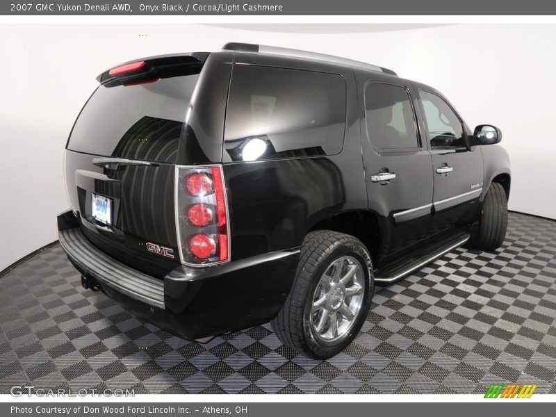 Onyx Black / Cocoa/Light Cashmere 2007 GMC Yukon Denali AWD