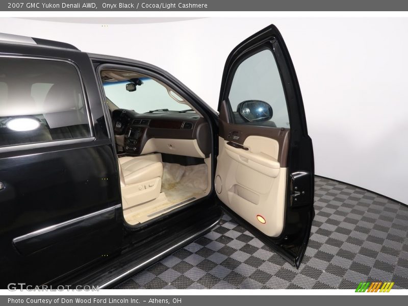 Onyx Black / Cocoa/Light Cashmere 2007 GMC Yukon Denali AWD