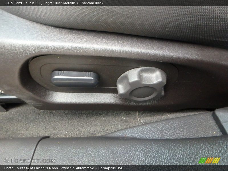 Ingot Silver Metallic / Charcoal Black 2015 Ford Taurus SEL