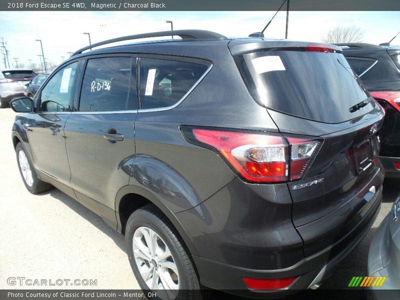 Magnetic / Charcoal Black 2018 Ford Escape SE 4WD