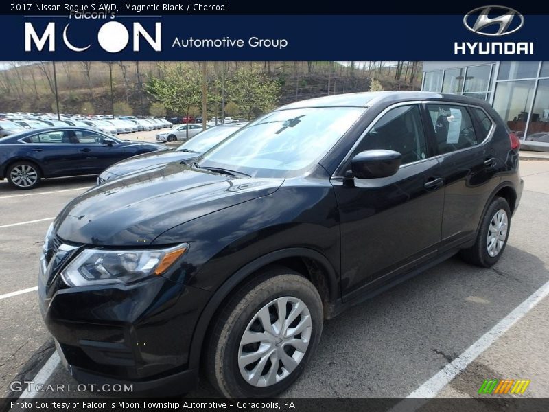 Magnetic Black / Charcoal 2017 Nissan Rogue S AWD