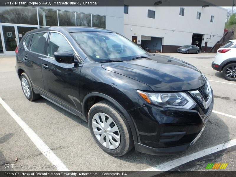 Magnetic Black / Charcoal 2017 Nissan Rogue S AWD