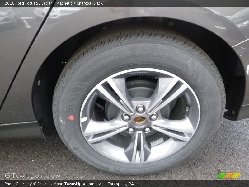 Magnetic / Charcoal Black 2018 Ford Focus SE Sedan