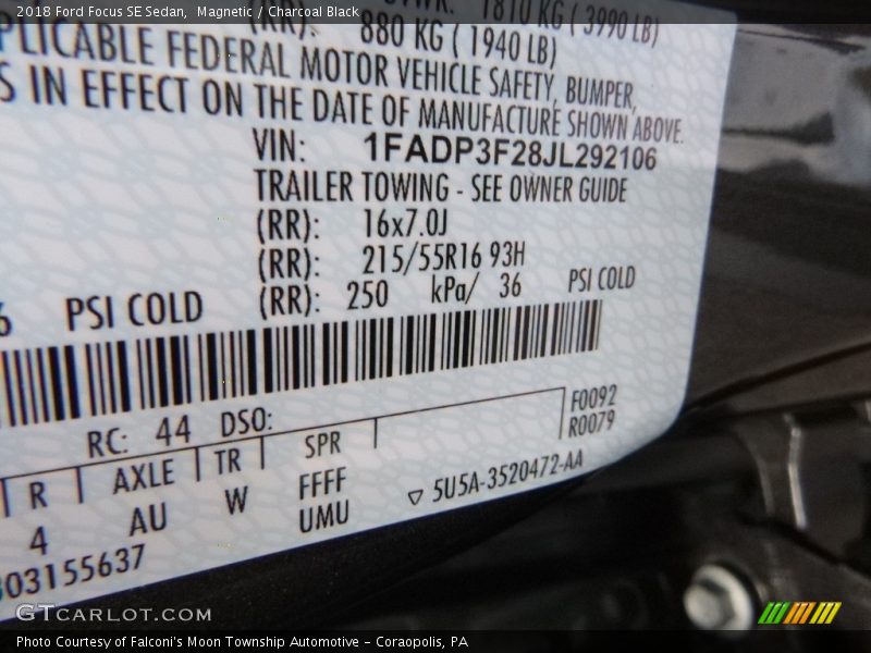 Magnetic / Charcoal Black 2018 Ford Focus SE Sedan