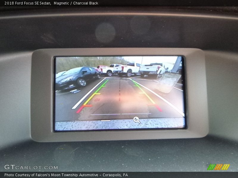 Magnetic / Charcoal Black 2018 Ford Focus SE Sedan