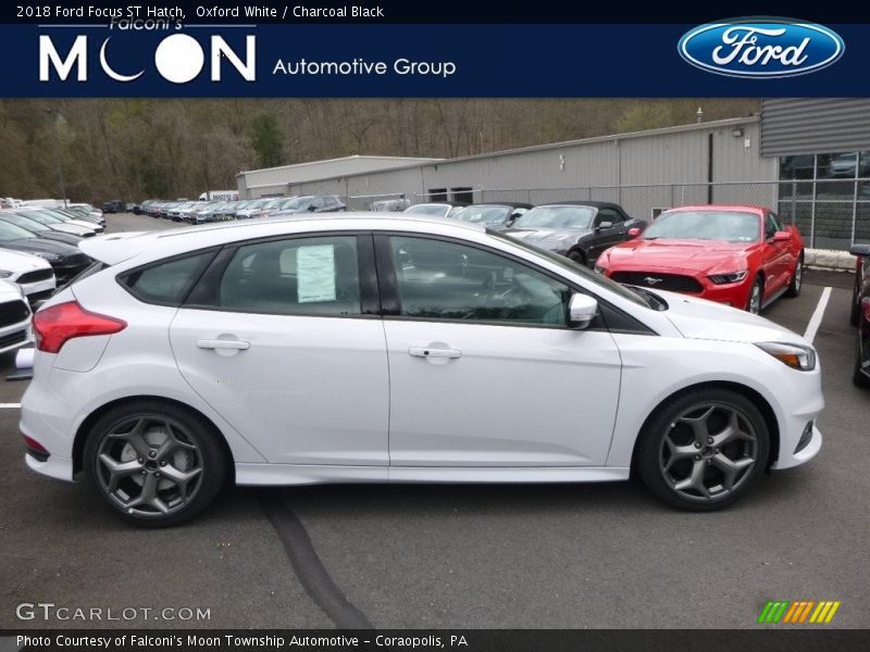 Oxford White / Charcoal Black 2018 Ford Focus ST Hatch