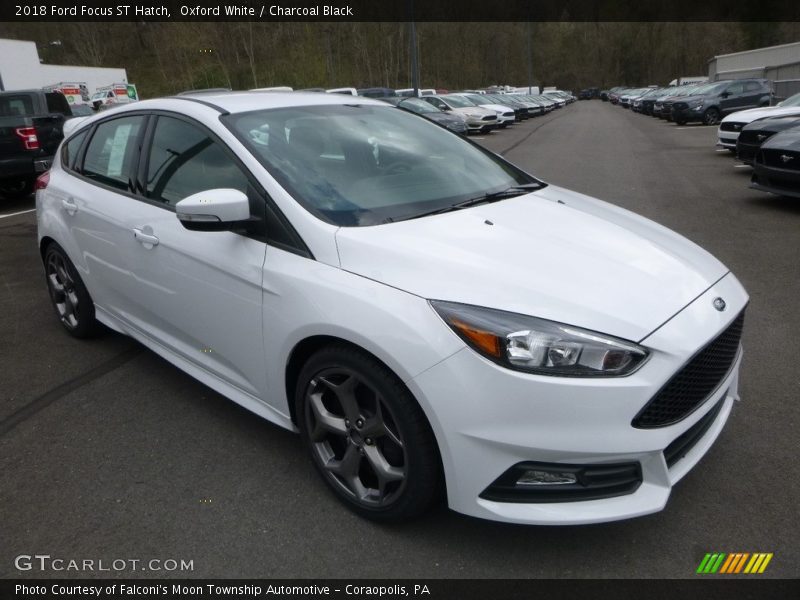 Oxford White / Charcoal Black 2018 Ford Focus ST Hatch