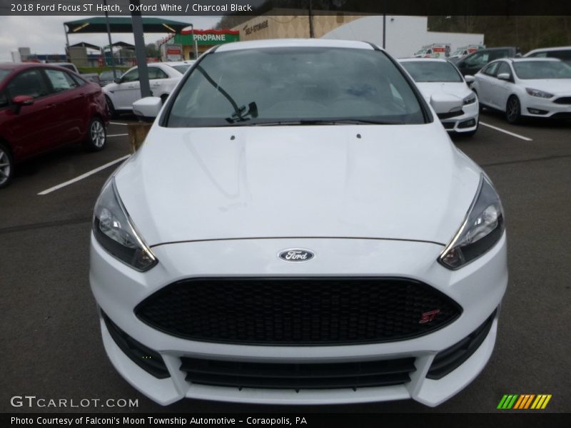 Oxford White / Charcoal Black 2018 Ford Focus ST Hatch