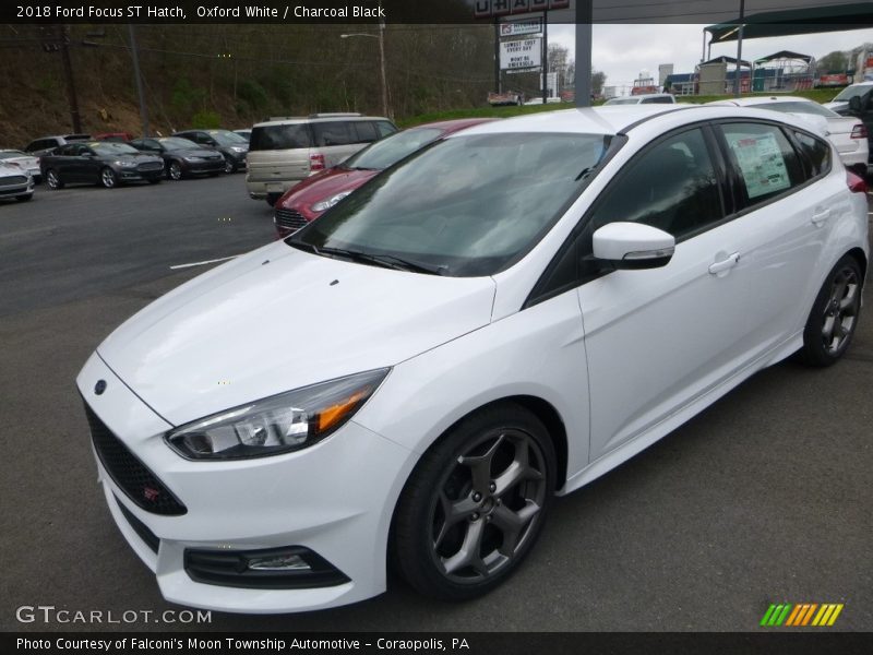 Oxford White / Charcoal Black 2018 Ford Focus ST Hatch