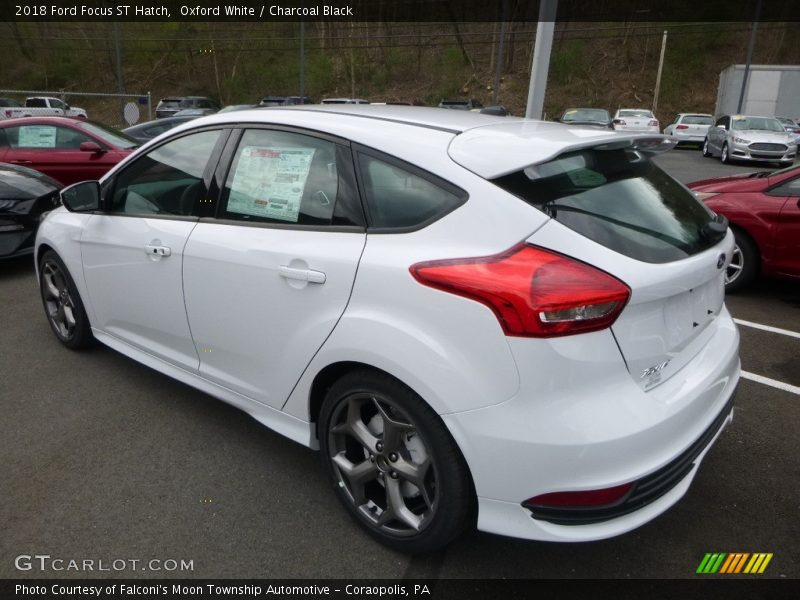 Oxford White / Charcoal Black 2018 Ford Focus ST Hatch