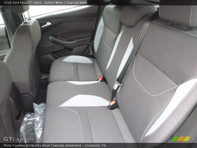 Oxford White / Charcoal Black 2018 Ford Focus ST Hatch