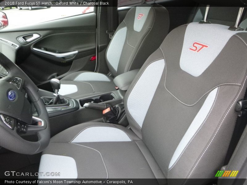 Oxford White / Charcoal Black 2018 Ford Focus ST Hatch
