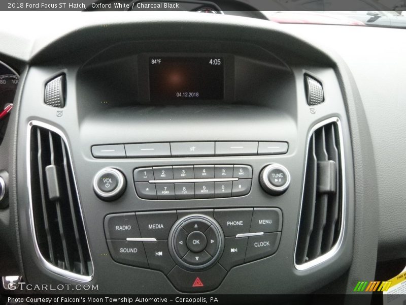 Oxford White / Charcoal Black 2018 Ford Focus ST Hatch
