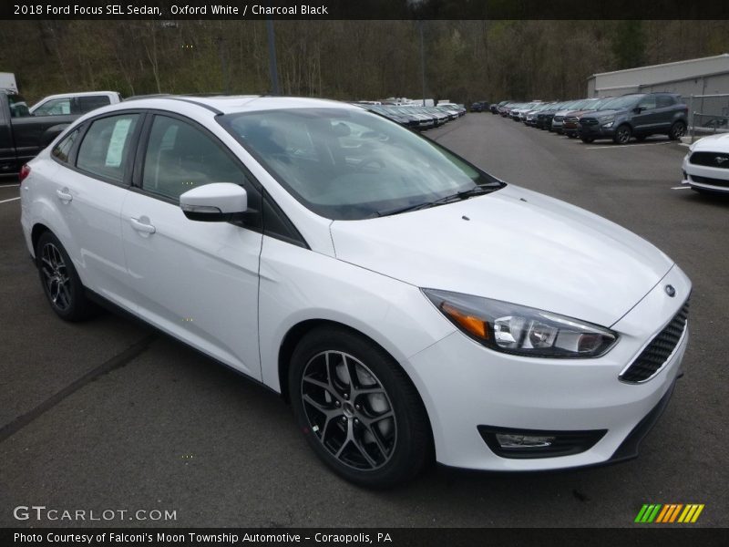Oxford White / Charcoal Black 2018 Ford Focus SEL Sedan
