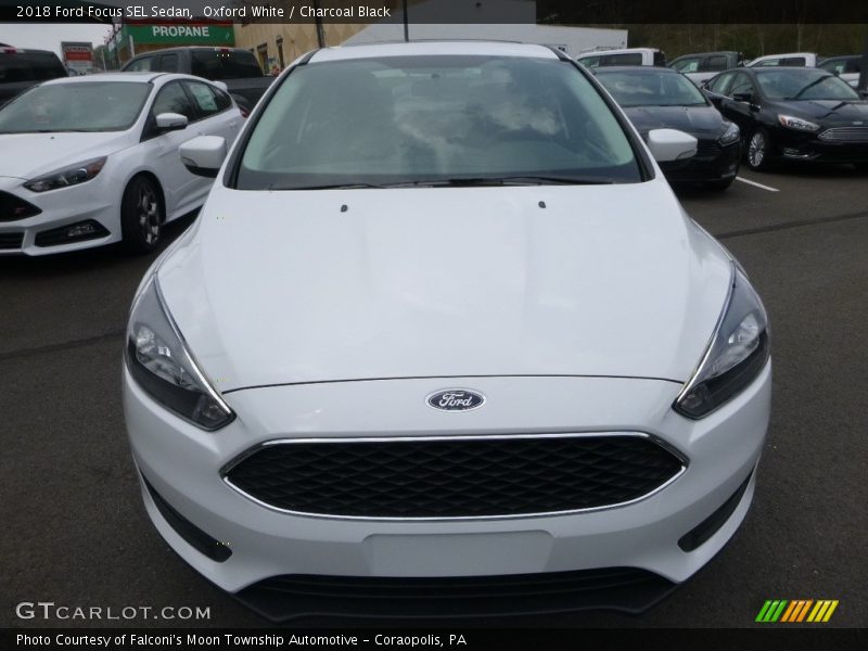 Oxford White / Charcoal Black 2018 Ford Focus SEL Sedan