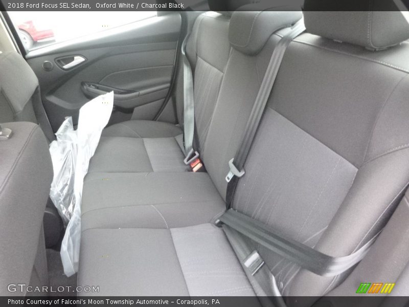 Oxford White / Charcoal Black 2018 Ford Focus SEL Sedan