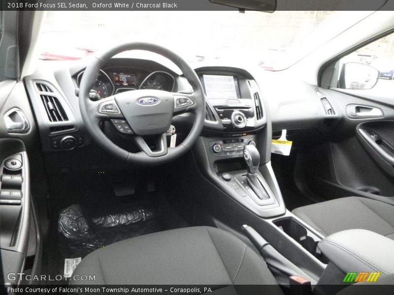 Oxford White / Charcoal Black 2018 Ford Focus SEL Sedan