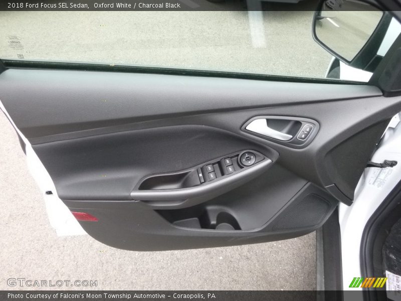 Oxford White / Charcoal Black 2018 Ford Focus SEL Sedan