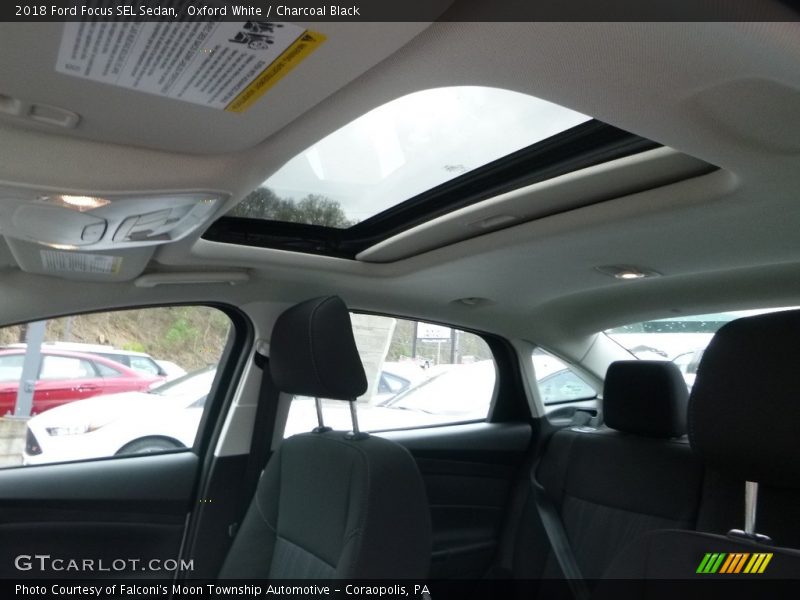 Oxford White / Charcoal Black 2018 Ford Focus SEL Sedan