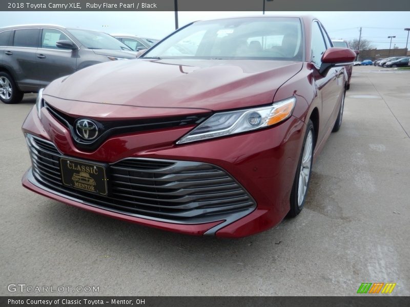Ruby Flare Pearl / Black 2018 Toyota Camry XLE