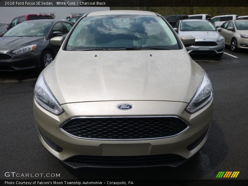 White Gold / Charcoal Black 2018 Ford Focus SE Sedan