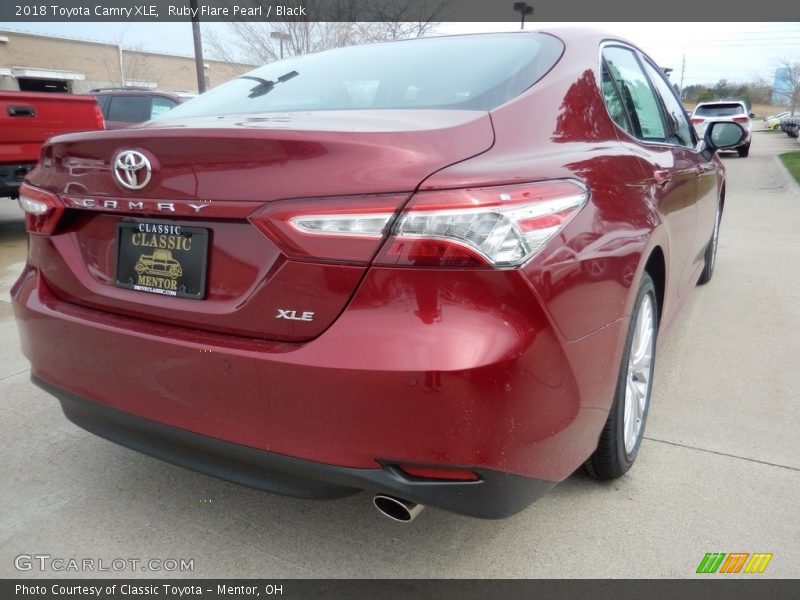 Ruby Flare Pearl / Black 2018 Toyota Camry XLE