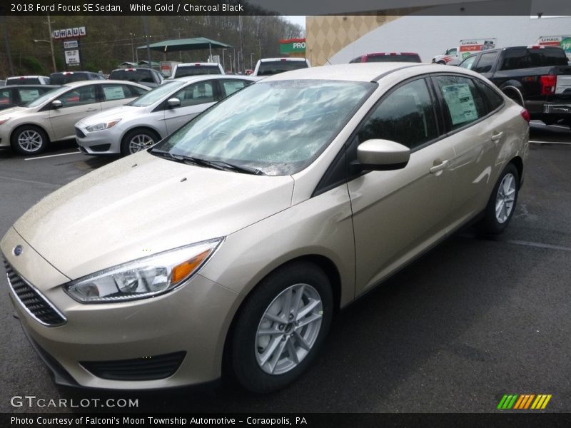 White Gold / Charcoal Black 2018 Ford Focus SE Sedan