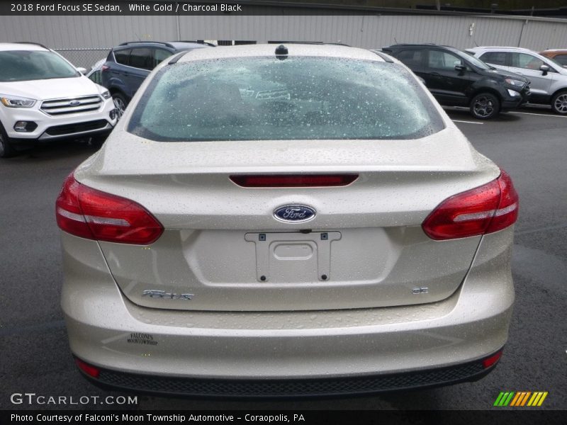 White Gold / Charcoal Black 2018 Ford Focus SE Sedan